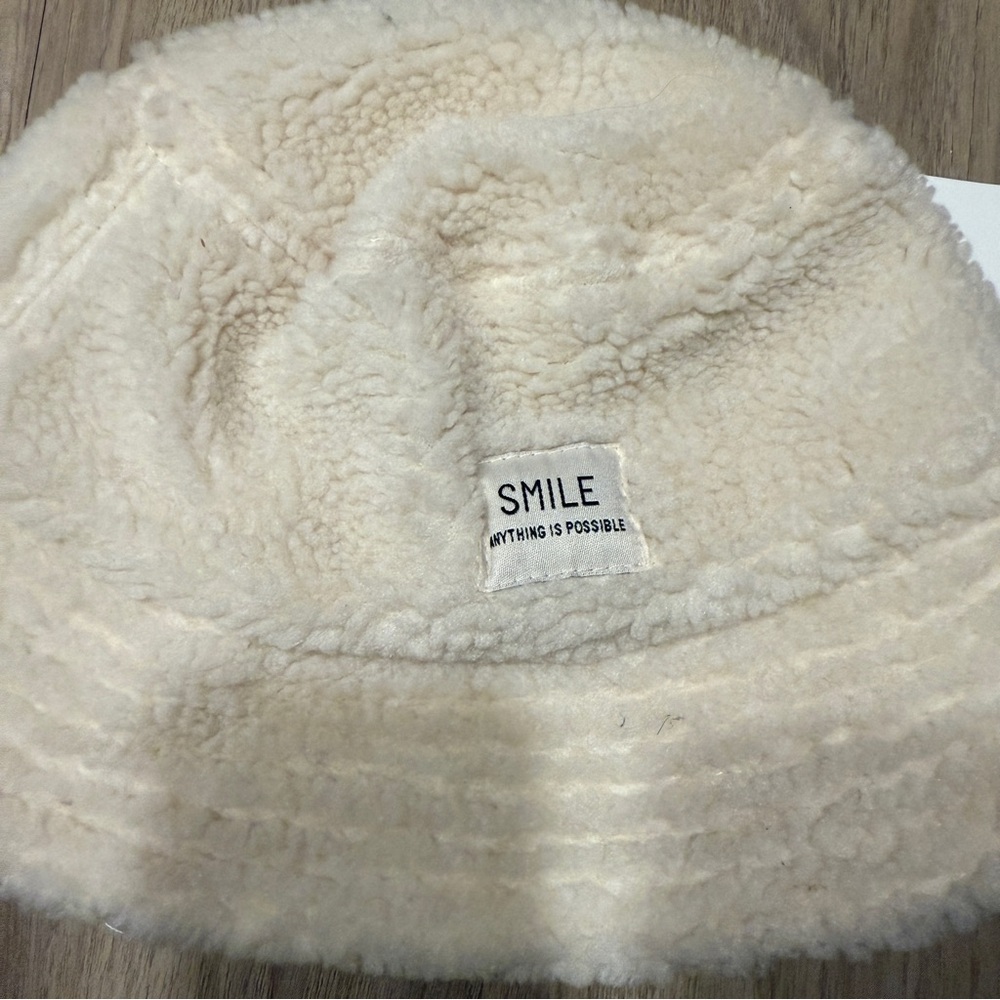 H& M Cream Shearling Bucket Hat One Size NWT - Picture 2 of 6